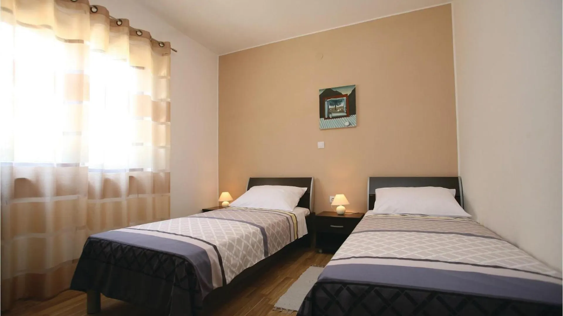 3 Bedroom Nice Home In Liznjan Holiday home